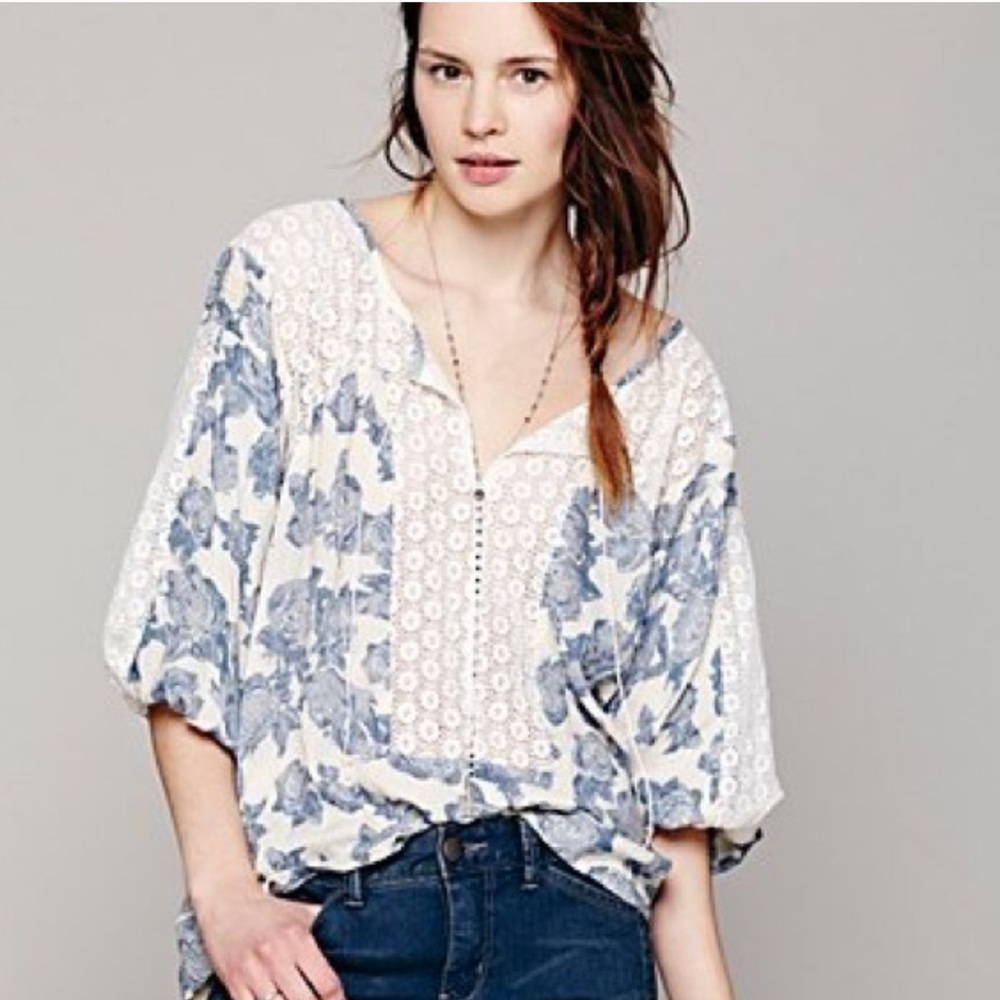 Free People Moon River Floral Peasant Top Medium Blue Ivory Boho Oversized A2 - Picture 2 of 11